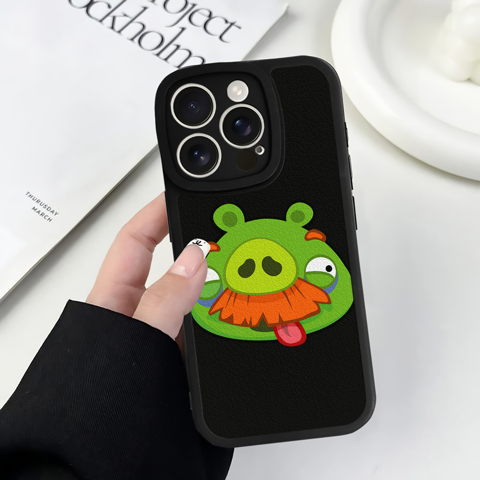（画像用） Angry Birds アングリーバード 【iPhone 16シリーズ対応】シリコンスマホケース（レザー調） 材質：シリコン